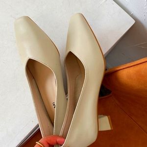 COLOR: Tan, Size: 39
Material: 	Rubber
Wedge